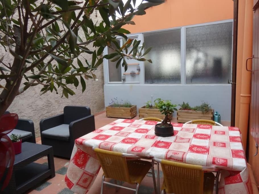 Appartement Spacieux Avec Grand Patio, 1Er Etage ซีฌ็อง ภายนอก รูปภาพ